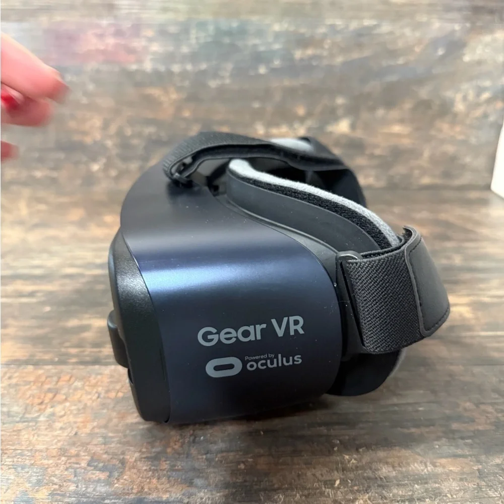 Samsung Black Gear VR Smartphone VR Headset with Ergonomic Design